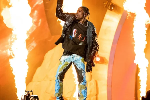 Travis Scott diz que perdeu seu celular no mar em depoimento