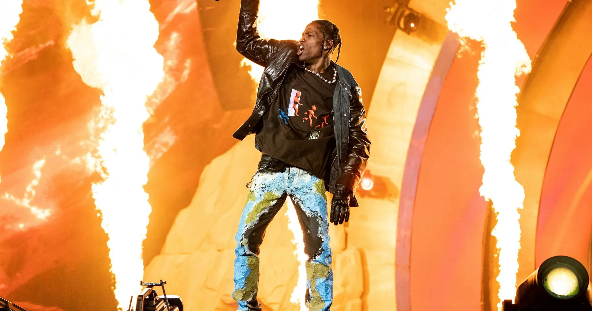 Travis Scott diz que perdeu seu celular no mar em depoimento